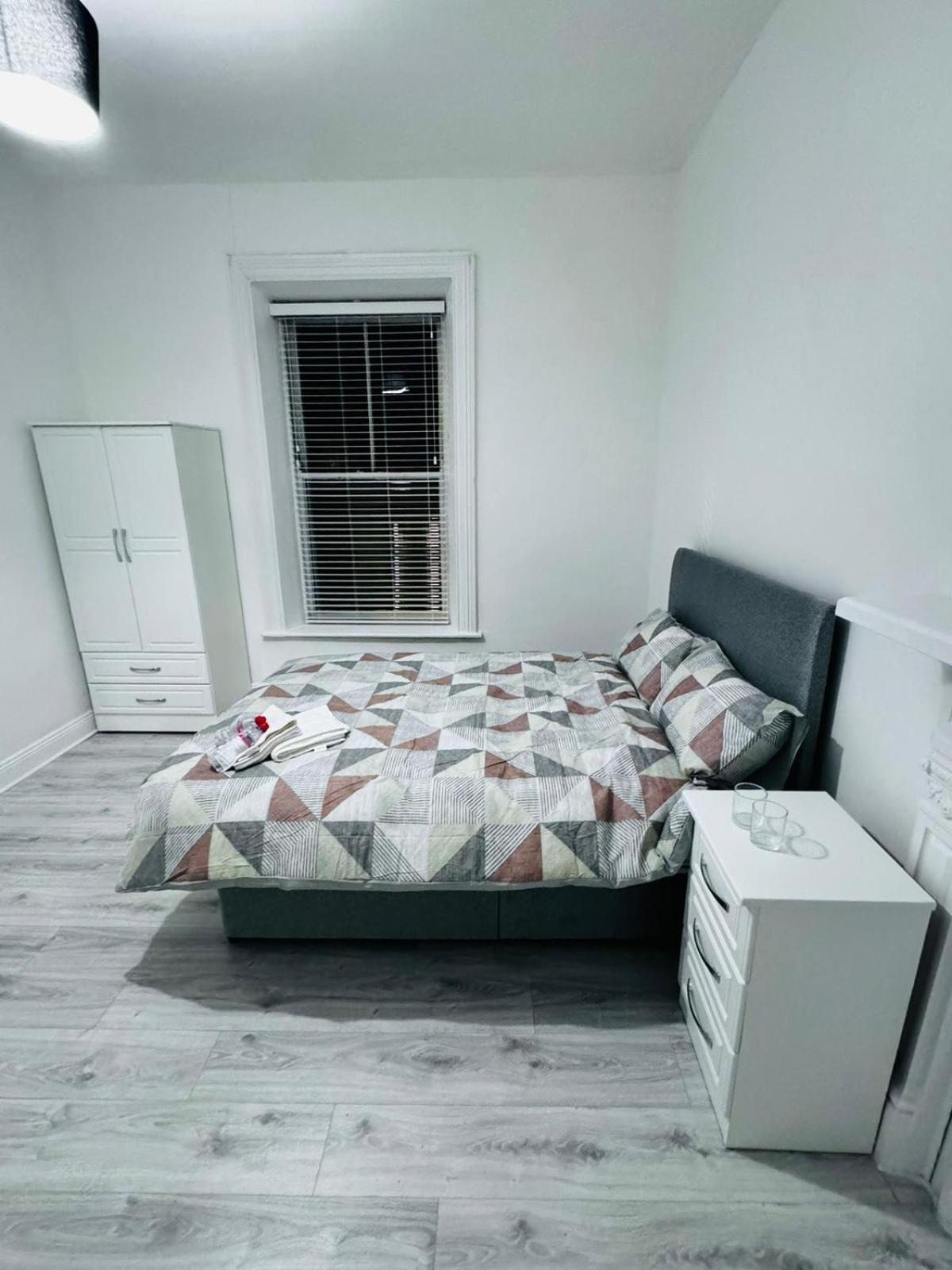 Naas Town - Budget Double Bedrooms المظهر الخارجي الصورة