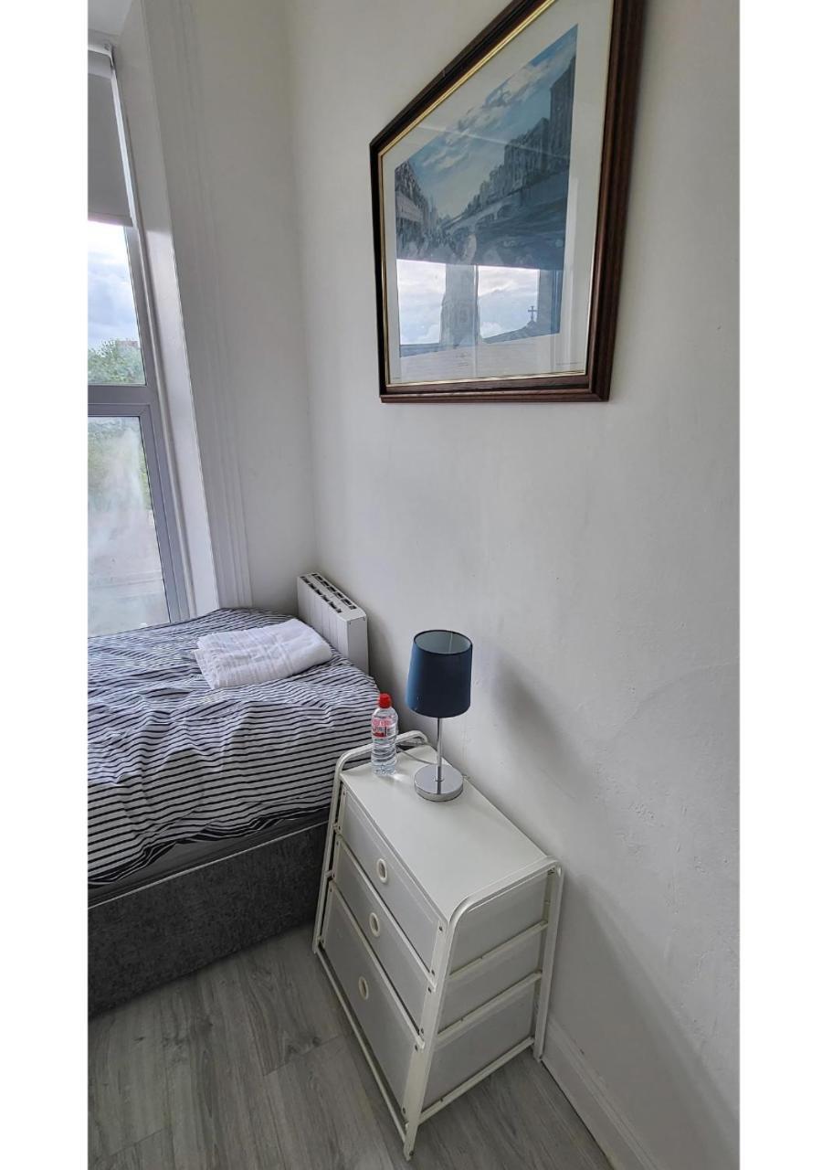 Naas Town - Budget Double Bedrooms المظهر الخارجي الصورة