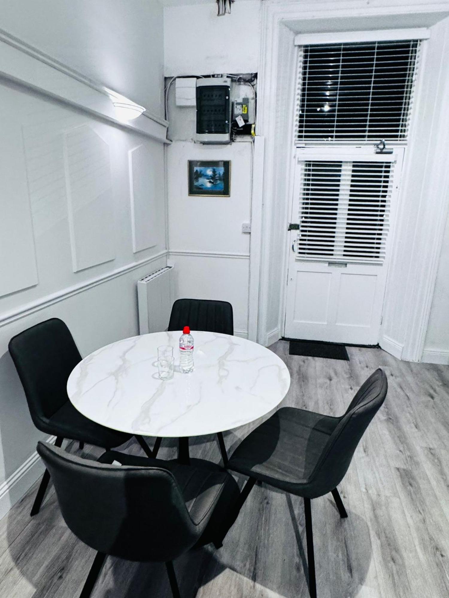 Naas Town - Budget Double Bedrooms المظهر الخارجي الصورة